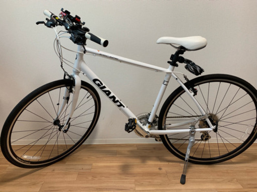 GIANT escape R3 2017モデル サイクルコンピュータ付