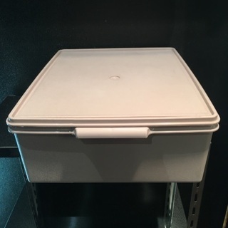 【受付中】希少 レトロデザイン Tupperware タッパーウェア ダスティーピンク 浅型の画像