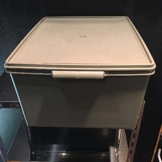 【受付中】希少 レトロデザイン Tupperware タッパーウェア グリーン カーキ 深型の画像