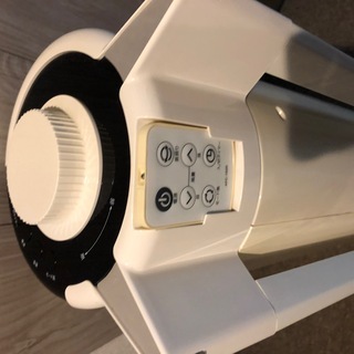 縦置き横置きどちらも使える。ジャンク。リモコン付き扇風機
