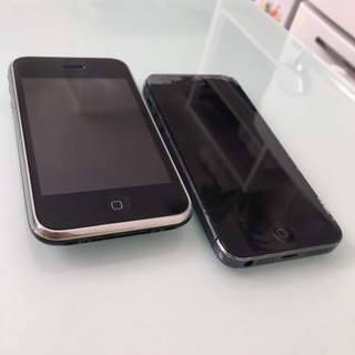 iPhone 3GS 32GB(黒）と iPhone 5(クレー） ソフトバンクモバイル　ジ  ャンク　2点セット　部品取り等にの画像