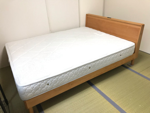木製フレーム クイーンベッド マットレス付き