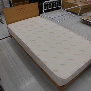 ベッド シングル クリーム色 木製 マット付き 幅：１００ｃｍ 苫小牧西店