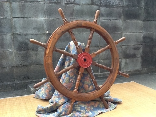 【コレクションに】船舶 サイズ約107×107㎝の船舵、操舵輪 木製 アンティークなお品 オブジェ、インテリアに 配達もします