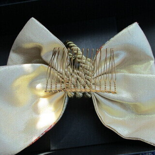 着物　和　髪飾り　の画像