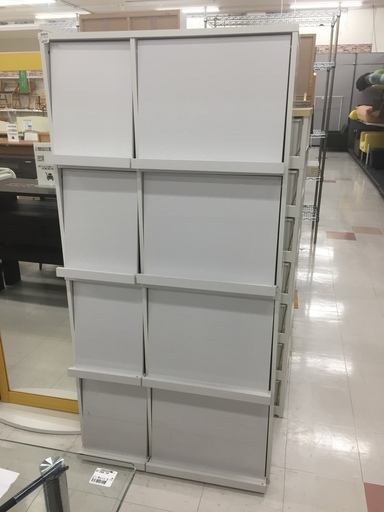 取りに来て頂ける方限定！ホワイトの4段キャビネットのご紹介です！