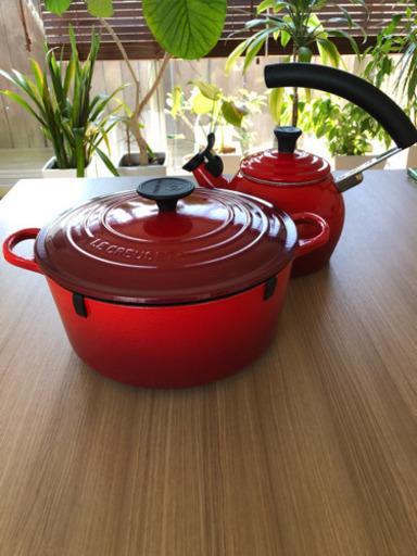 ル・クルーゼ  24cm (4.2L) ココットロンド  &  ケトル ピッコロ 1.1L  チェリーレッド