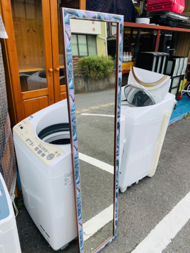 縁がオシャレな、姿見