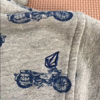 【手渡し限定】VOLCOM ウィメンズパーカー Mの画像