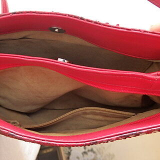 ニシキヘビ皮バッグの画像