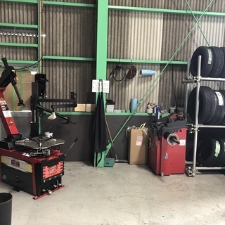 未経験でもOK！タイヤ交換ピット作業スタッフ募集！車好きな方も大歓迎。男女年齢問わず！の画像