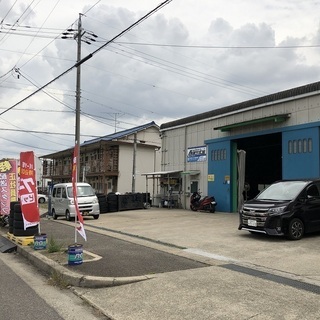 未経験でもOK！タイヤ交換ピット作業スタッフ募集！車好きな方も大歓迎。男女年齢問わず！の画像