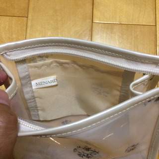 メナード化粧品特典 スケルトンポーチの画像