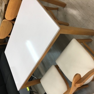 ダイニングテーブル5点セット使用半年！！！の画像