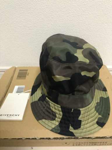 パリのジバンシー購入！新品未使用ジバンシィのリバーシブルハット売ります。