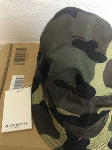 パリのジバンシー購入！新品未使用ジバンシィのリバーシブルハット売ります。