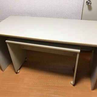 小型事務・作業机　★キャスター付【無料です！持っていって下さい！】の画像