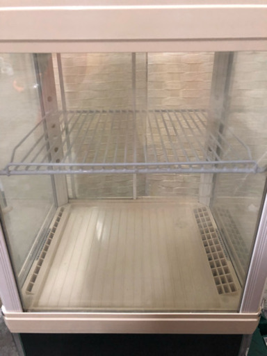 ???レトロな業務用冷蔵庫?