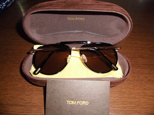 ＴＯＭ　ＦＯＲＤ最新サングラス（真贋？）