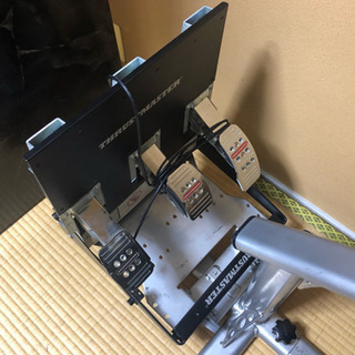 スラストマスター T500RS とプレイシート エボリューション セットの画像