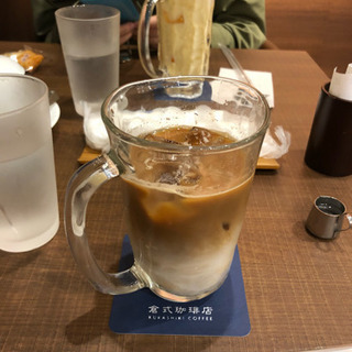 明日(4日)の夜飲みに行きませんか？