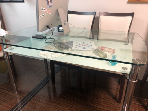 ガラステーブル　　椅子4つ