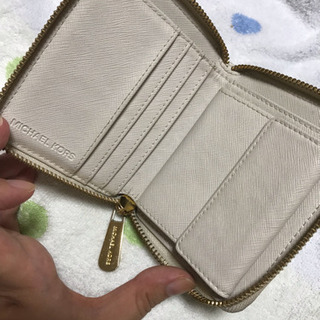 折りたたみ財布の画像