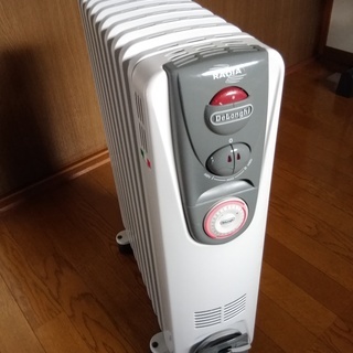 【取引中】デロンギ　オイルヒーター（専用カバー付き）