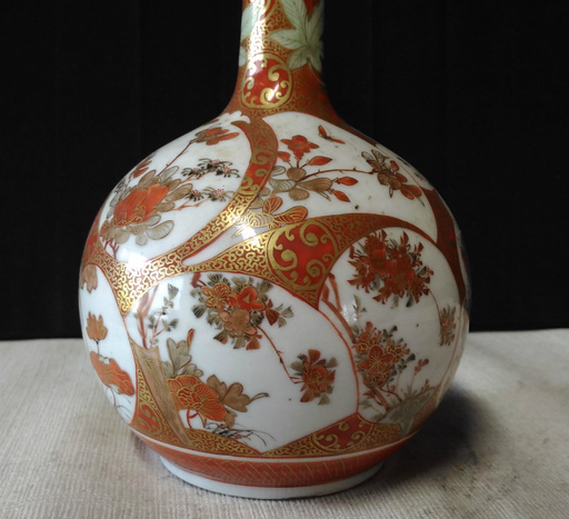 c231 加賀国 綿埜製 九谷焼 赤絵金襴手 鶴首徳利 合わせ箱 明治時代 c231 加賀国 綿埜製 九谷焼 赤絵金襴手 鶴首徳利 合わせ箱 明治時代