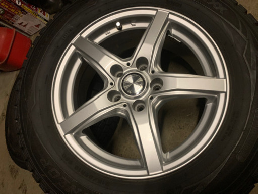 スタッドレスタイヤ　16インチ 215/65r16 ４本