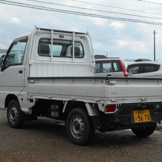 平成16年 サンバートラック　F5速　エアコン　切替4WD　ELギア　検2年5月　7.1万キロ　新潟　軽トラ の画像