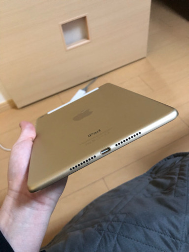 【カーナビやお仕事用にipad mini4】32G  KDDI cellular モデル シャンパンゴールド