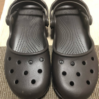 クロックスです。軽いです