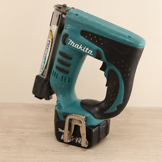 makita マキタ 14.4V 充電式タッカ  ST110D タッカー コードレス 10㎜×7~10 (10UD3398YGw)