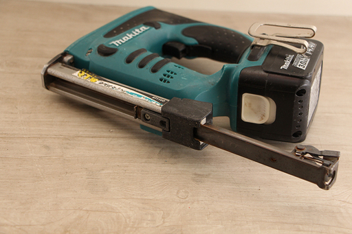 makita マキタ 14.4V 充電式タッカ  ST110D タッカー コードレス 10㎜×7~10 (10UD3398YGw)