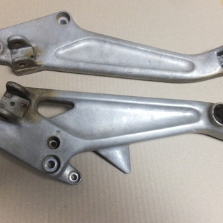 CB400SF NC31 左右ステップ 中古 です。