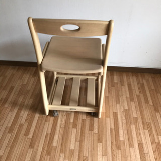 （引取待ち中）無料　引き取りのみ　子ども用椅子の画像
