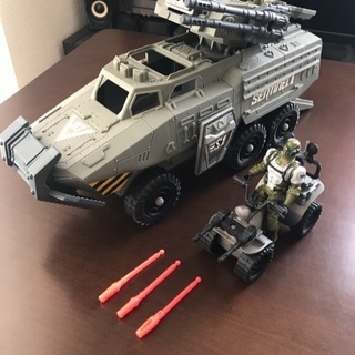 トイザらス 樹脂製ミニカー 装甲兵員輸送車
