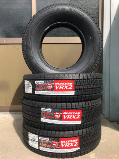 新品未使用 タイヤ屋保管 BLIZZAK VRX2 215/70R15