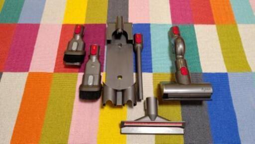 ダイソンの充電器と小物