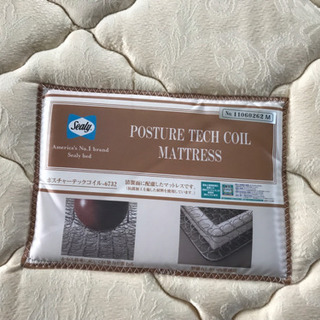 ダブルベッドとマットレスの画像