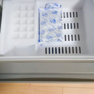 10/18値下げ！！2018年製美品‼︎ 単身用冷蔵庫AQUOS(126L)の画像