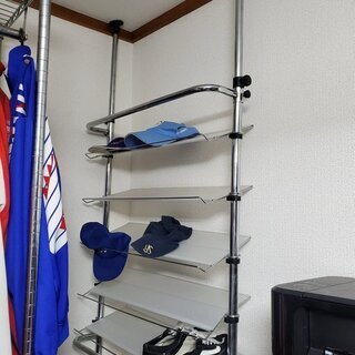 突っ張りシューズラック