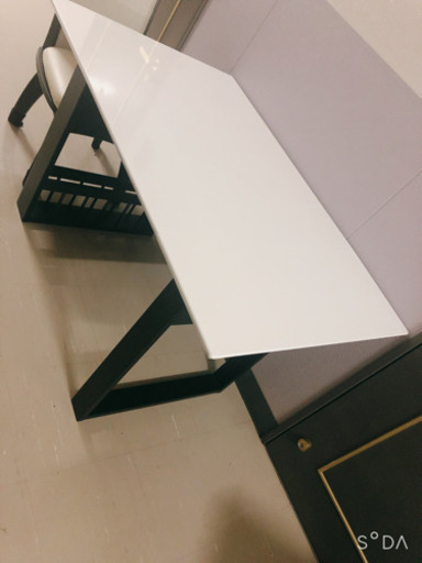 美品✨ダイニングテーブル＆回転チェア二脚