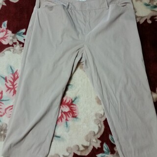 【大きいサイズ】【W84】クロップドパンツ（ベージュ）