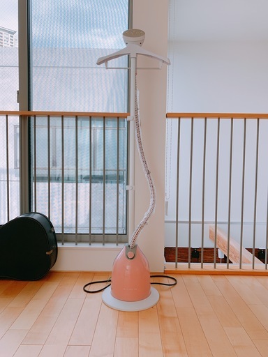 ほぼ新品！今年4月購入の衣類スチーマー アイロン ALLEGIA ハンガーにかけたまま