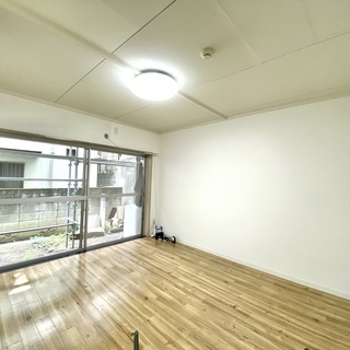 女性専用２LDK 70m2をシェア59,000円 表参道まで8分  敷金、礼金なし  カバン一つで入居可能、家電完備、ベッド有り 、 港区南青山アドレス 外苑前まで8分、表参道まで9分  広い専用庭あり。2bed room 70㎡ room for rent, 8 minute walk from Omotesando Station - 港区