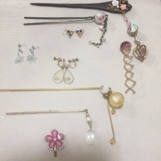 髪飾り イヤリングの画像