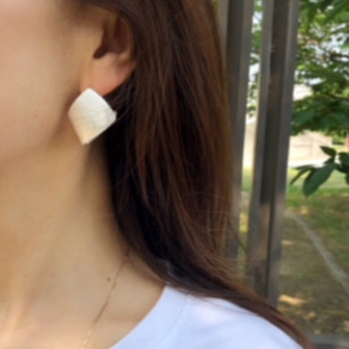 大ぶり マットインパクトピアス ゴールド