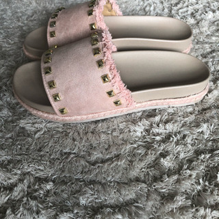 新品 フリンジ スタッズ サンダル M ピンクの画像